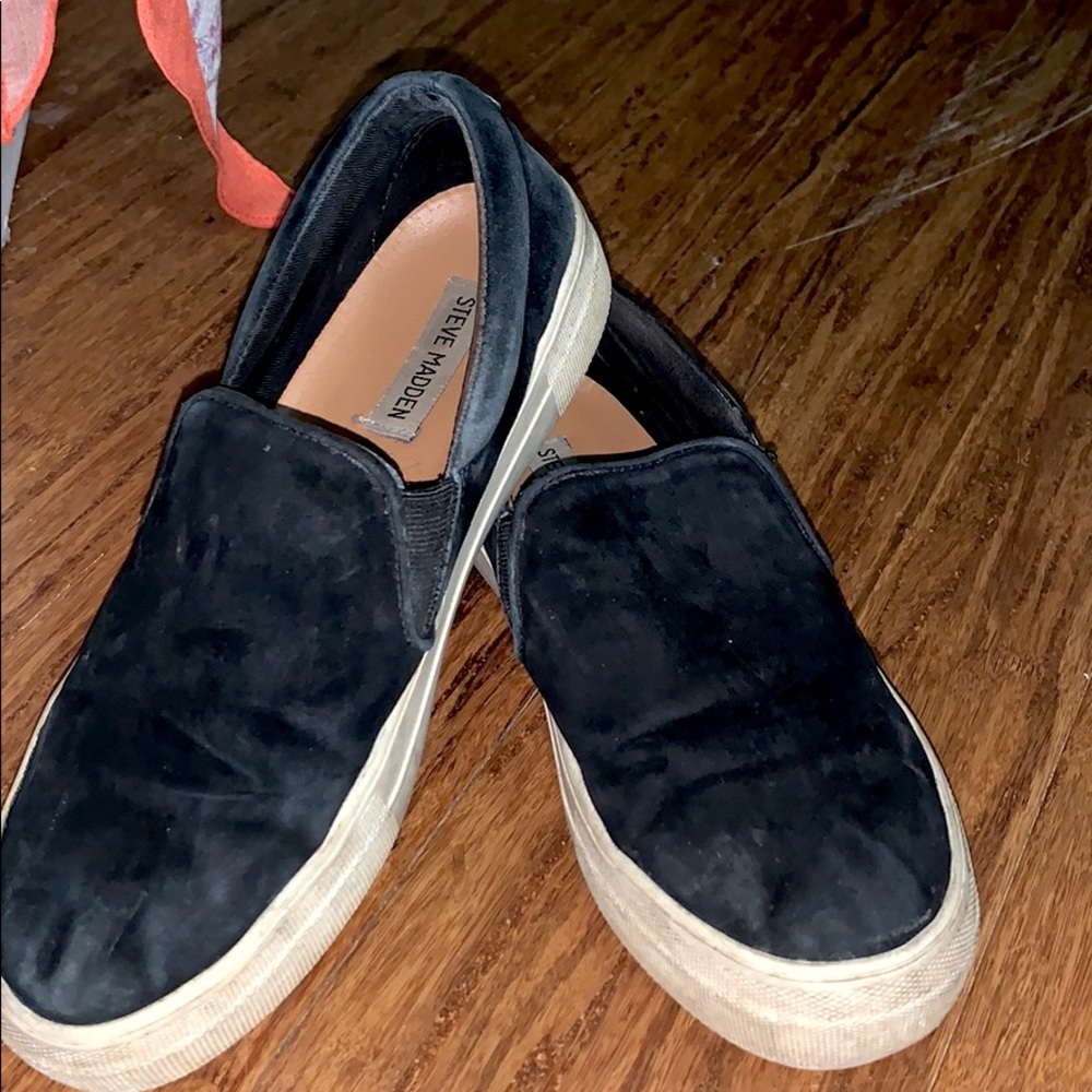 Steve Madden Black slip ons - Picture 2 of 2
